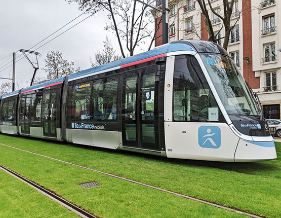 Image of a Paris tramway